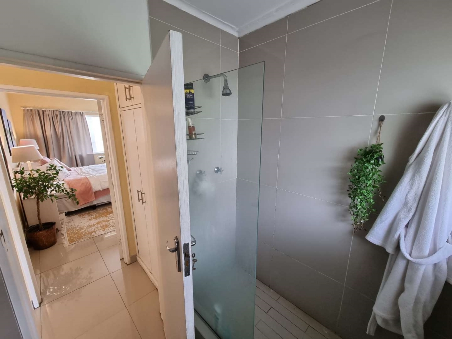 To Let 1 Bedroom Property for Rent in Sea Point Western Cape